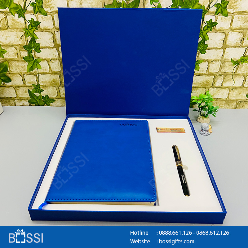 Giftset 3 sản phẩm sổ da bút ký và thẻ tên - Quà tặng Vuihoc.vn